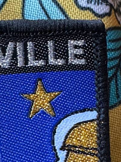 Grand écusson de Granville brodé à paillettes